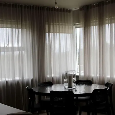 Quiet And Cozy With A View * Reykjavik